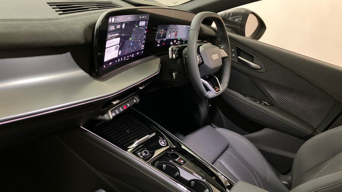 Audi Q3 1.5 TFSI S Line 5dr S Tronic Petrol Estate - Image 2